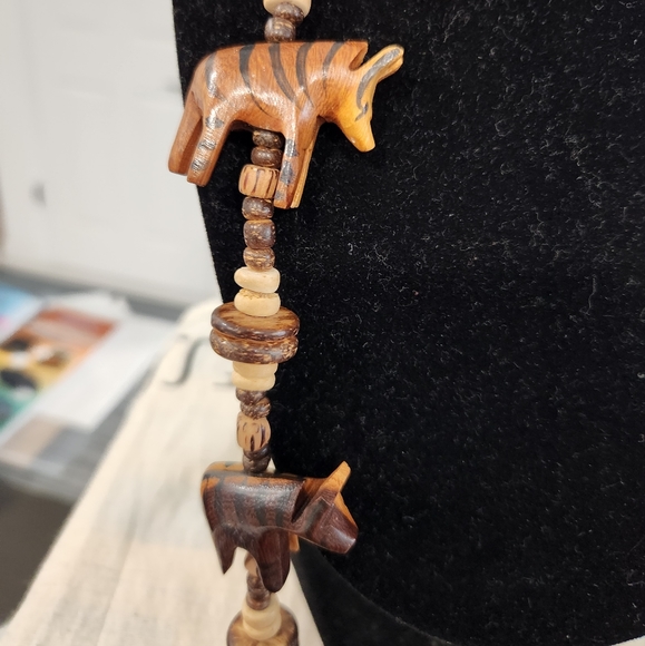 African Necklace Hand Carved Wooden Safari Animal Beaded Claspless Necklace. EUC - Picture 3 of 12